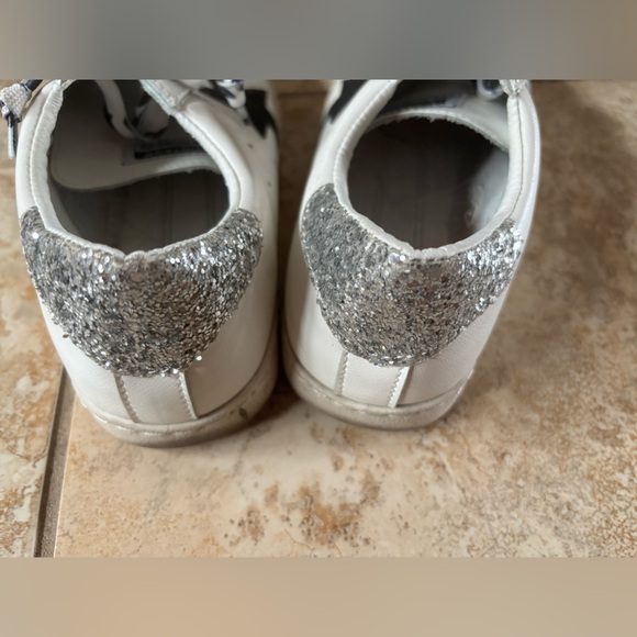 White Sneakers with Black Star Detail - Picture 4 of 6